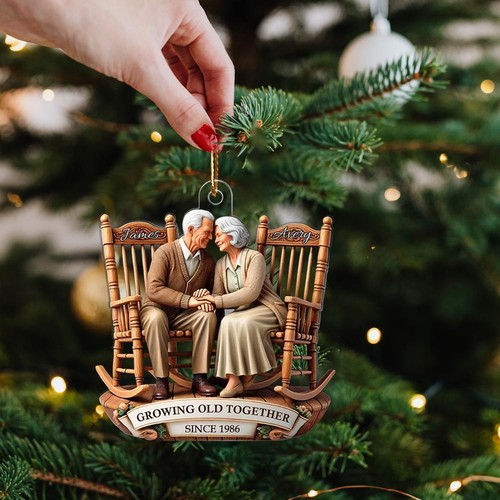 Old Couple Sitting On Rocking Chairs Together Personalized Christ mas Ornament - Bild 8 von 9