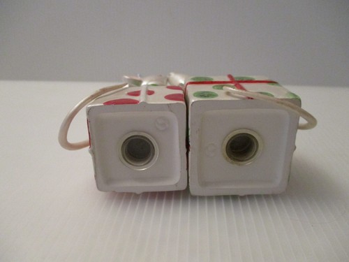 Department 56 Mice on Presents Christmas Salt And Pepper Shakers - Picture 5 of 5