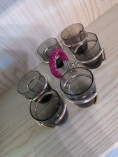 Zestaw szklanek do wódki w mosiężnym nośniku 6 szklanek lata 50. vintage doskonały stan