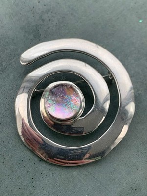 Dichroitische Glas Brosche Handarbeit Cornwall klar rosa Regenbogen Tropfen im Ozean