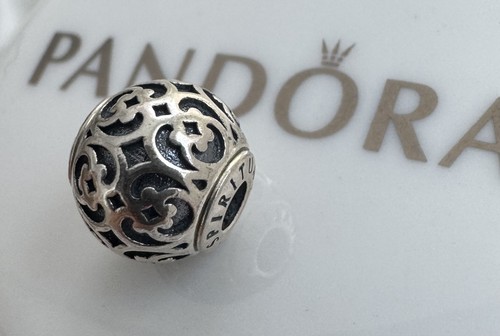 Auténtico Pandora ESENCIA Espiritualidad Dije #796029 - Imagen 1 de 4