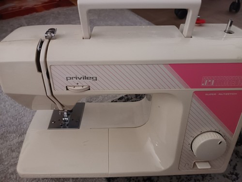 Nähmaschine Privileg 5010 Super Nutzstich mit Zubehör und Fußschalter - Bild 3 von 20