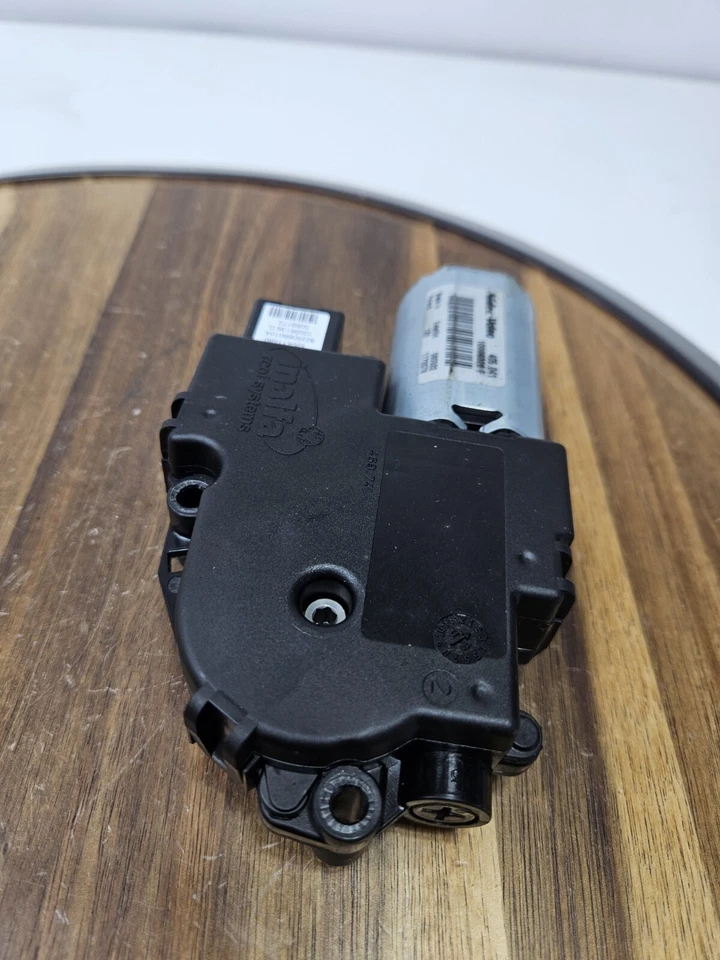 2008 - 2015 Land Rover LR2 Sunroof Motor OEM 5WK11580 - Image 4 of 4