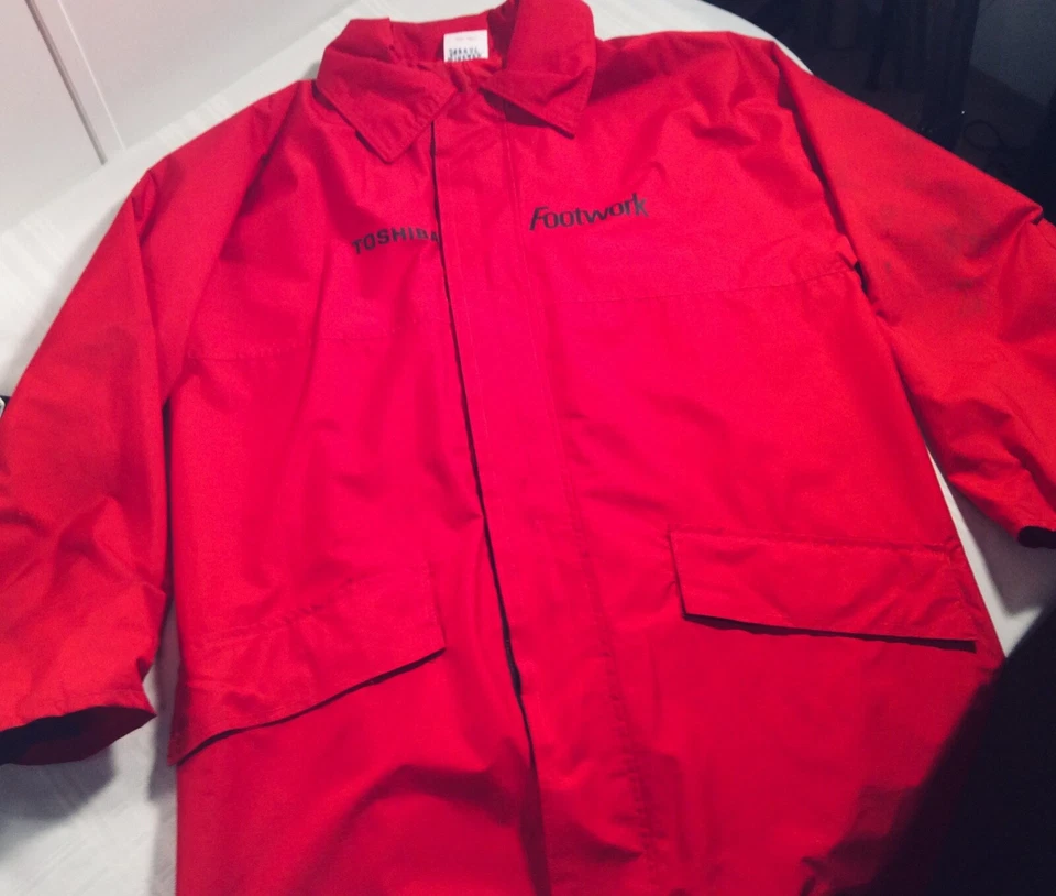 FOOTWORK ARROWS Formula 1 Grand Prix International Raincoat (XL) with Hood & Cap - Image 4 of 4