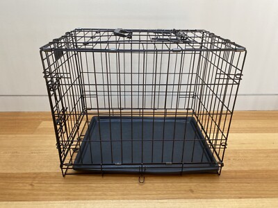collapsing a dog crate