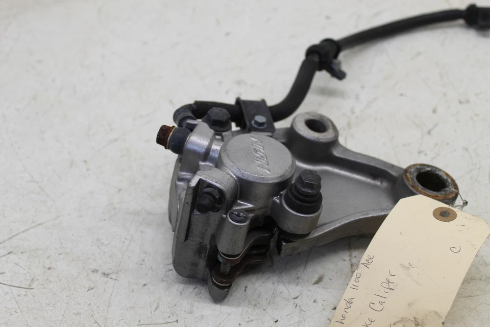 MONTAJE DE PINZA DE FRENO DELANTERA HONDA ACE 1100 VT1100 97 OEM CON LÍNEA Y MONTAJE H12 Foto 3 de 4