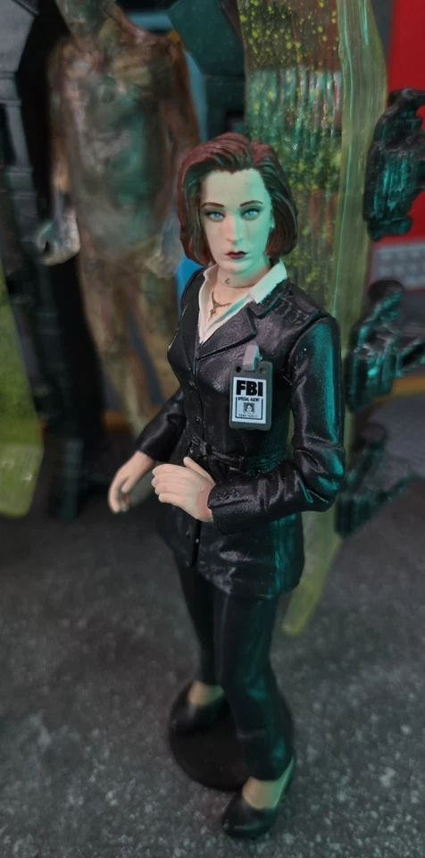 Paquete de 5 figuras de acción McFarlane Toys X-Files Agent Scully, Aliens y Pods 6" Foto 2 de 4