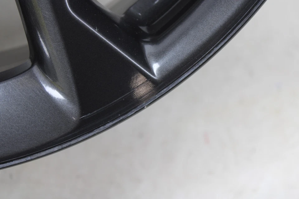 Llanta Fiat 124 Spider Abarth 2017-2020 17" x 7" 9960A87070 OEM MZ83 Foto 2 de 4