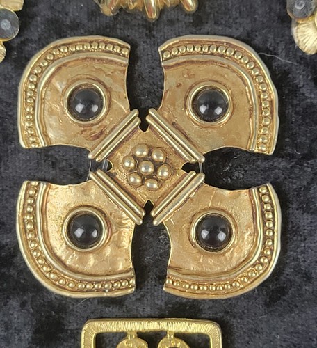 Estate Find Framed Gold & Black Onyx Costume Jewelry Handmade Cross on Velvet - Picture 7 of 22