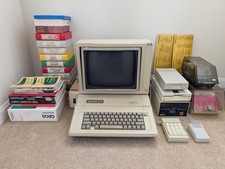 Vintage Apple IIe 2e Computer TESTED WORKING w Software Programs Manuals Games