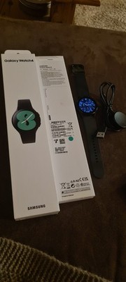Samsung Galaxy Watch4 40mm Aluminiumgehäuse mit Sportarmband - Schwarz (GPS)...