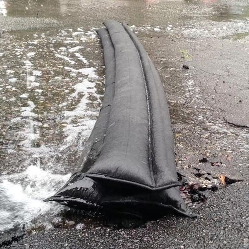 Quick Dam - Water Activated - 10ftL 3.5inH - Flood Barrier - 1 Pack - Picture 4 of 4