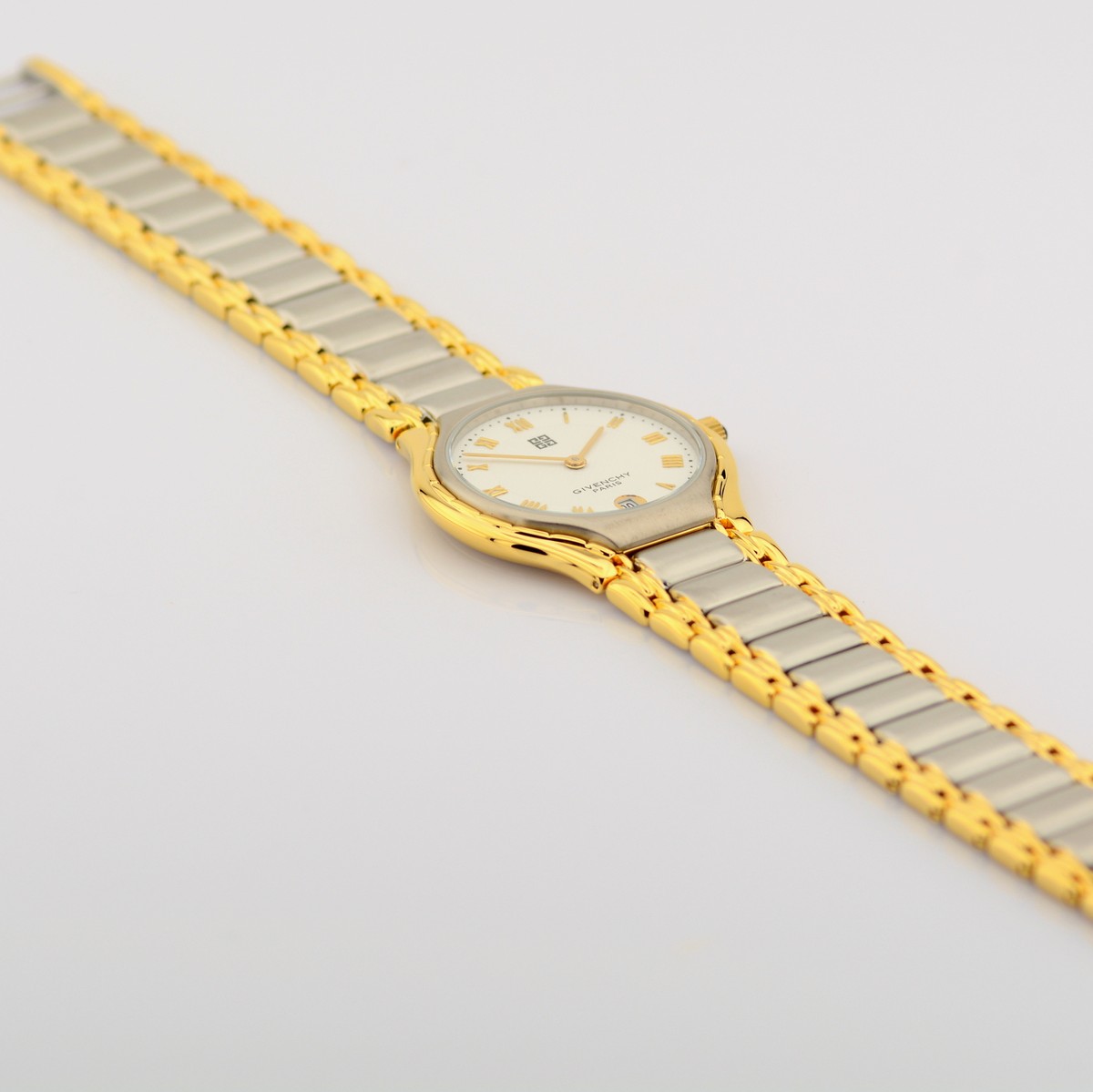 ♥最終大特価❤ジバンシーパリスの腕時計◇メイドinスイス◇最高の逸品♪上品美品✨ $_1.JPG?set_id=880000500F