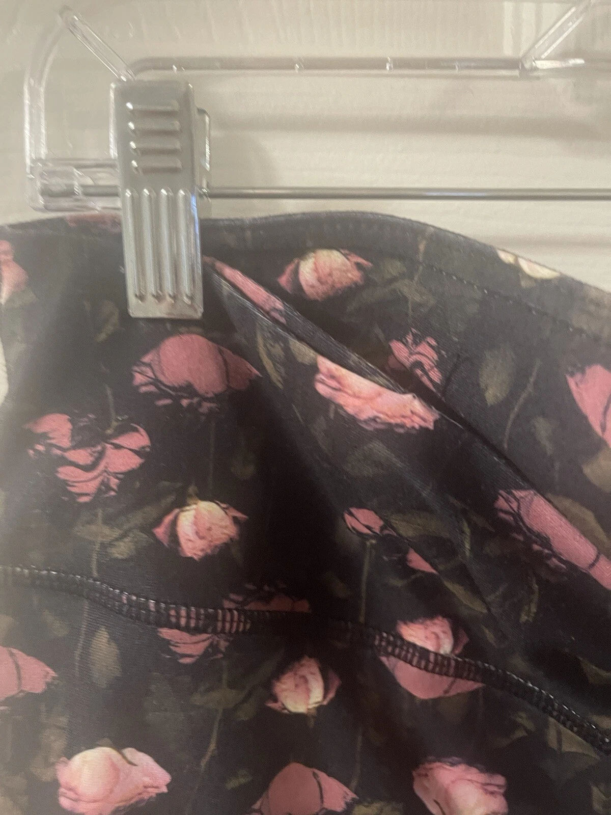fabletics pink roses capri stretch gym yoga leggings