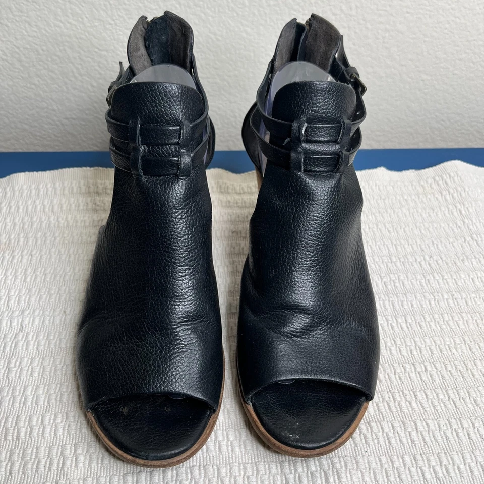 Matisse Columbia SZ 9.5 M Black Leather Peep Toe Back Zip Side Cutout Boots - Image 2 of 4