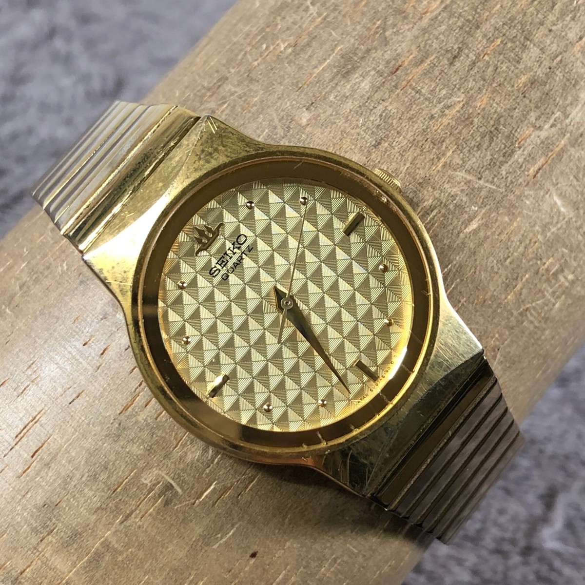 【極美品】SEIKO ESSENTIALS 腕時計 き ゴールド×ブラウン 極美品】SEIKO ESSENTIALS 腕時計 き ゴールド×ブラウン