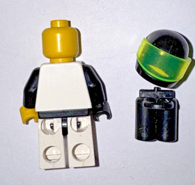 VTG 7 Lego Classic Space Blacktron Futuron Ice Planet Minifigures + Accs 32 Pcs