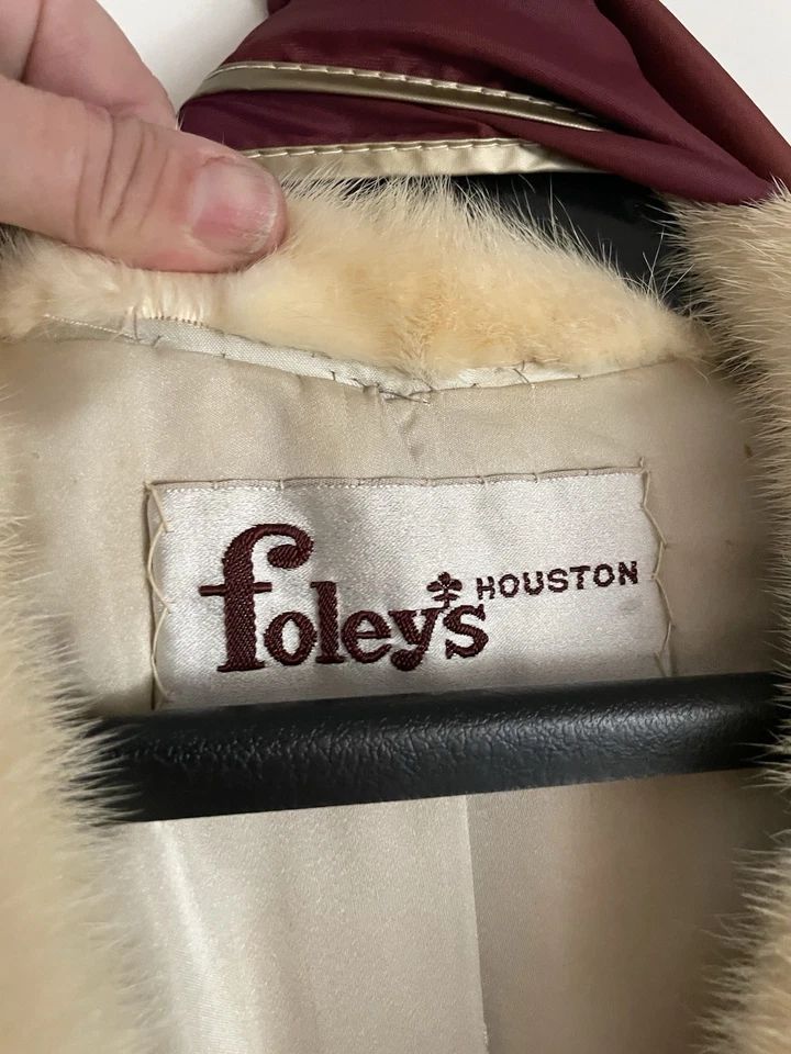 Abrigo de piel de conejo vintage blanco y gris de longitud media grande para mujer Foto 2 de 4