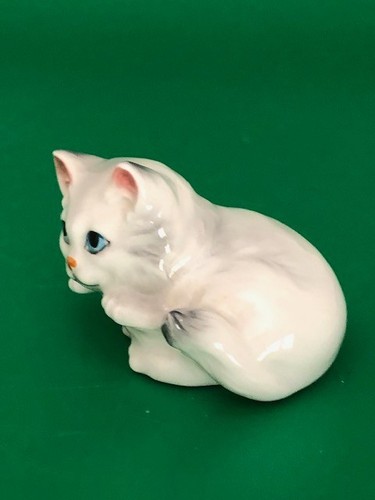 Mini estatuilla de cerámica de gato gatito gris y blanco con la cara más linda de la historia - Imagen 2 de 5