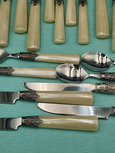 Gibson Stainless Steel Flatware Faux Ivory Handles Set Of 20. - Picture 5 of 12