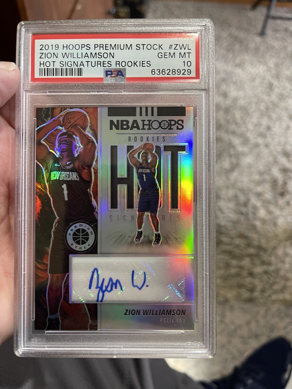 2019-20 Panini NBA Hoops - Hot Signatures Rookies #HR-ZWL Zion Williamson