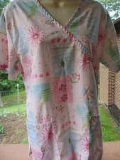 los angeles rose Brand SCRUB TOP  Size  S- Flowers/Checks on Pink