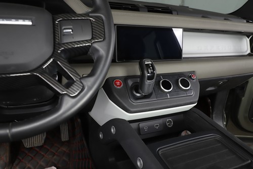 Borde de botón rojo de arranque y parada del motor de carbono real para Land Rover Defender 2020-2021 - Imagen 6 de 11