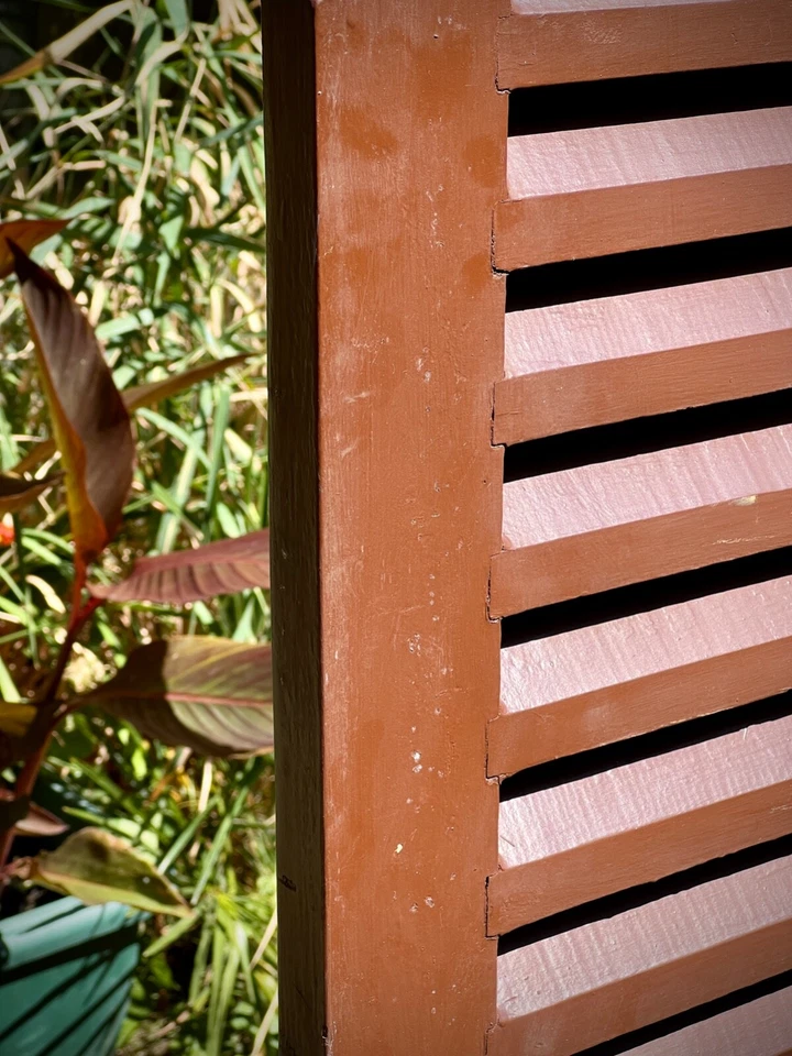 PERSIANAS ANTIGUAS DE CASTILLO FRANCÉS. SALVAMENTO ARQUITECTÓNICO. CHOCOLATE. C. 19 Foto 3 de 4