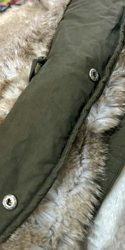 Damen Winterjacke Zara Mit Kapuze Und Fell Gr. S Grün/Khaki/Oliv Winterparka - Bild 5 von 5