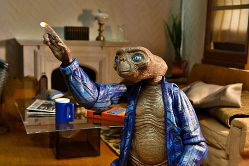 Neca E.T. - 40th Anniversary Telepathic ET - Ultimate Action Figure - New/Sealed - Picture 10 of 11