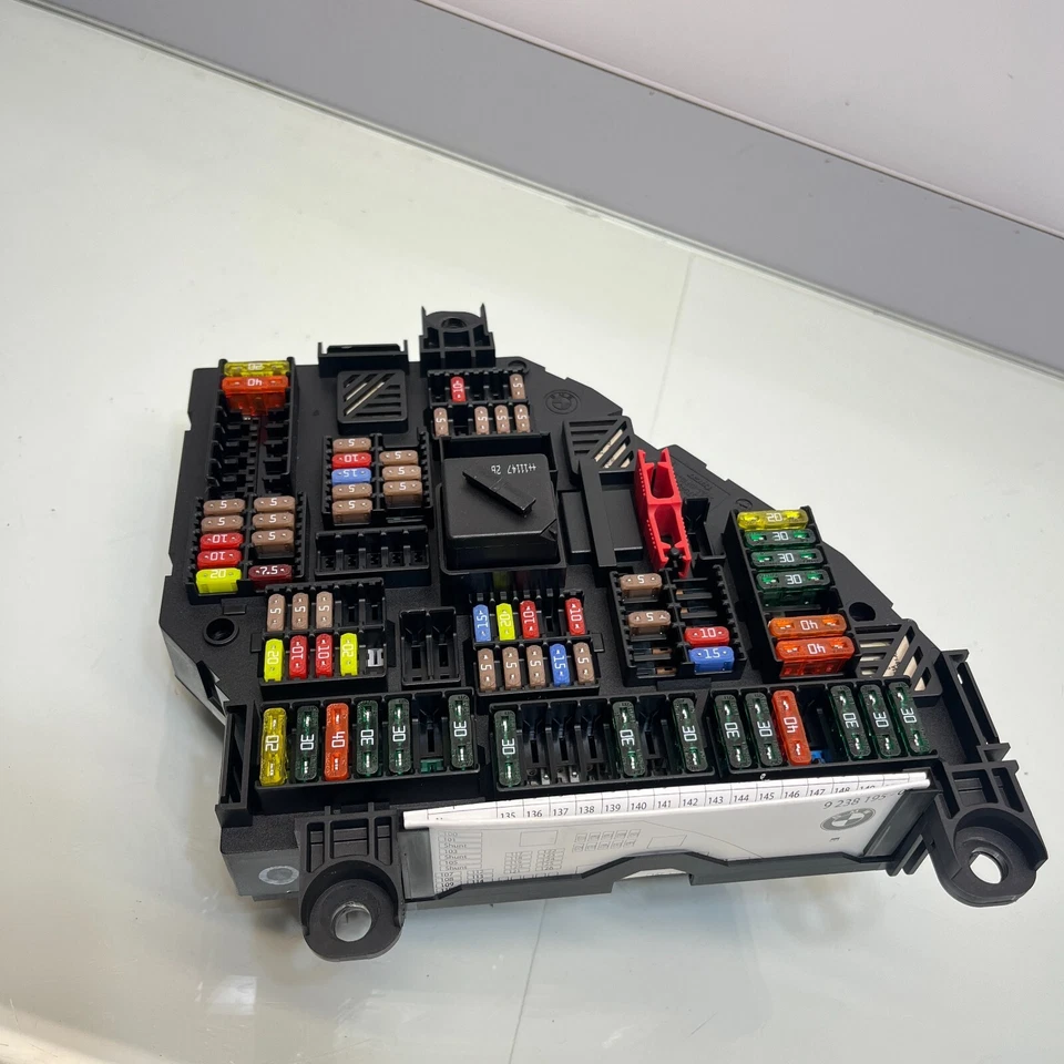 Con carcasa de caja de fusibles relé de distribución de energía 535i BMW Serie 5 F10 F11 9234423 Foto 4 de 4