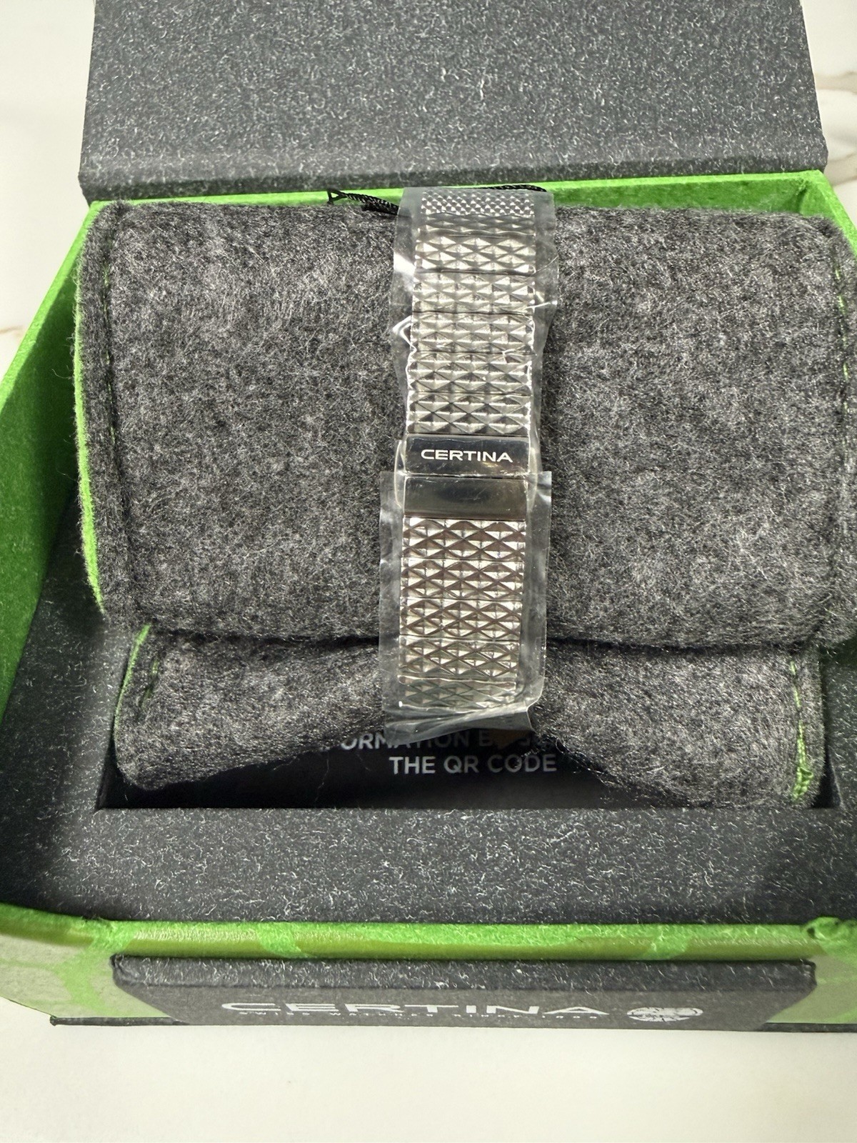 Certina, Womens, DS Heritage Diamonds,39, mm,Steel (Mesh) Automatic, Powermatic image 4