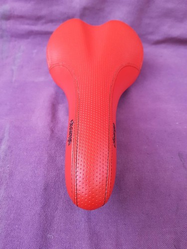Charge Spoon bike saddle in Red. CR-MO rails. 280mm long. 138mm wide. 274g. - 第 3/18 張圖片