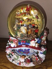 Large Vintage 1999 Grandeur Noel Musical Globe Collector’s Christmas Snowglobe