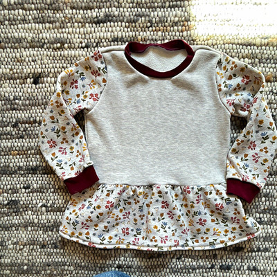 Handmade Tunika Pullover Gr. 110 beige/mehrfarbig Blumen Langarm
