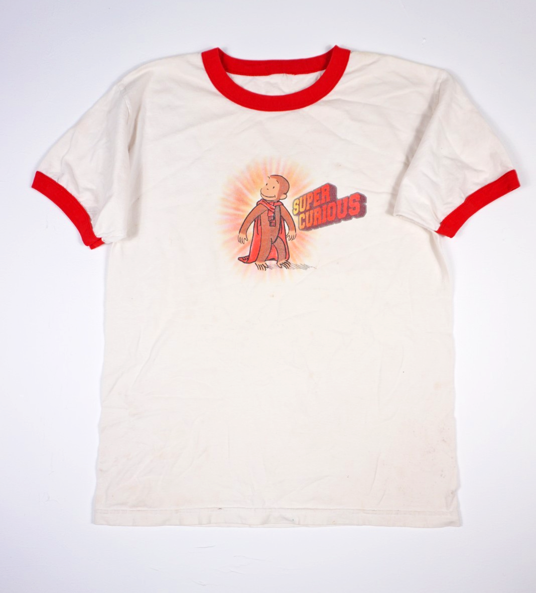 Pull rouge avec ornements à l'encolure | Essentiel Antwerp Belgique