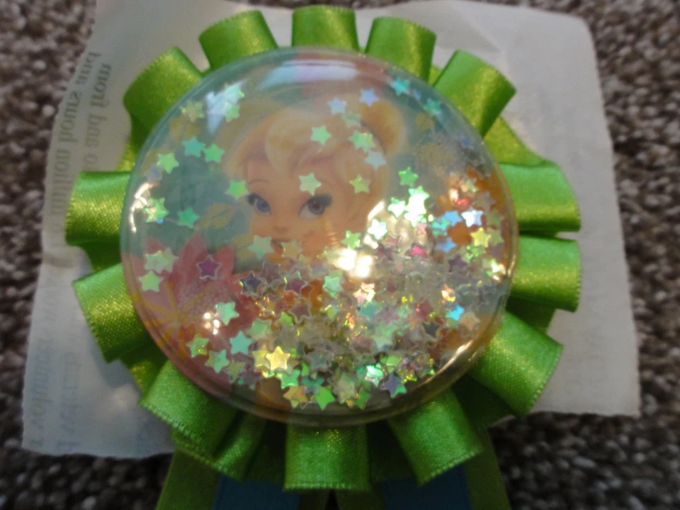 DISNEY TINKERBELL ЗЕЛЕНЫЙ БЛЕСТЯЩИЙ ДЕНЬ РОЖДЕНИЯ ВЕЧЕРИНКИ ЛЕНТА ЗНАЧОК САМОКЛЕЯЩИЙСЯ - Изображение 2 из 4