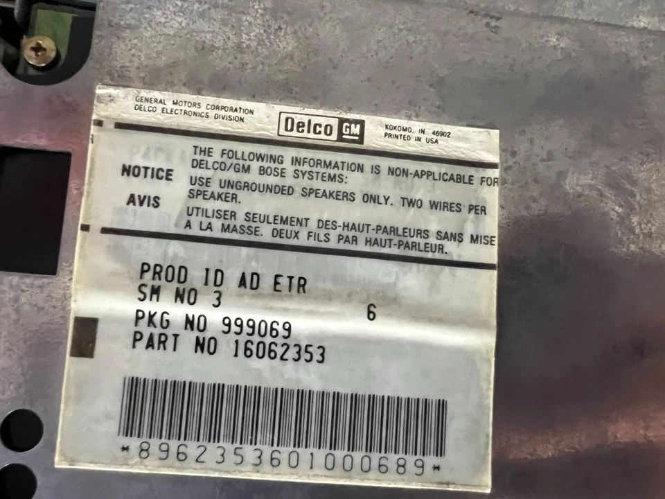 Radio electrónica Oldsmobile Toronado AM/FM Delco GM 1986-87 Foto 2 de 4