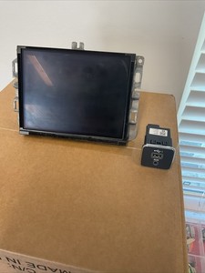 18 19 Dodge Ram 1500 8.4" Uconnect Touch-Screen Radio VP4 android auto OEM