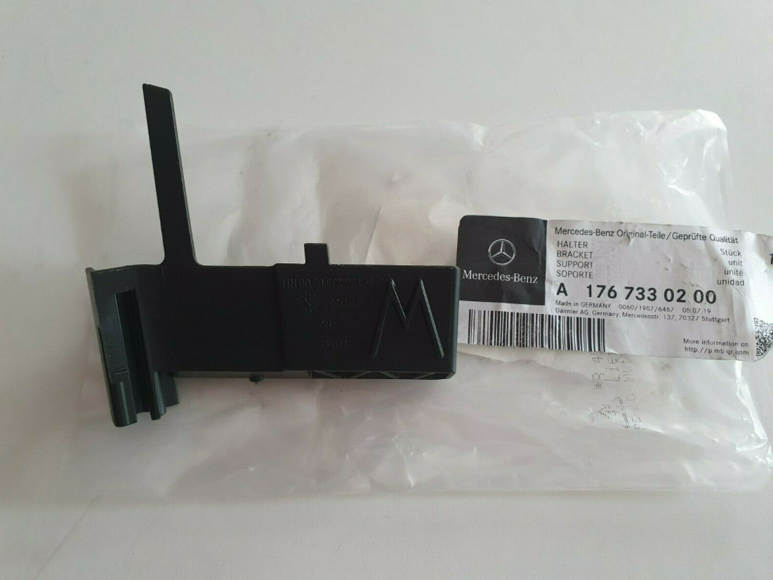 MERCEDES-BENZ A W176 Türschlosshalterung vorne rechts A1767330200