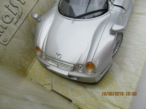 MAISTO MERCEDES CLK GTR STREET VERSION Special Edition 1/26 SCALE BOXED - Picture 3 of 4