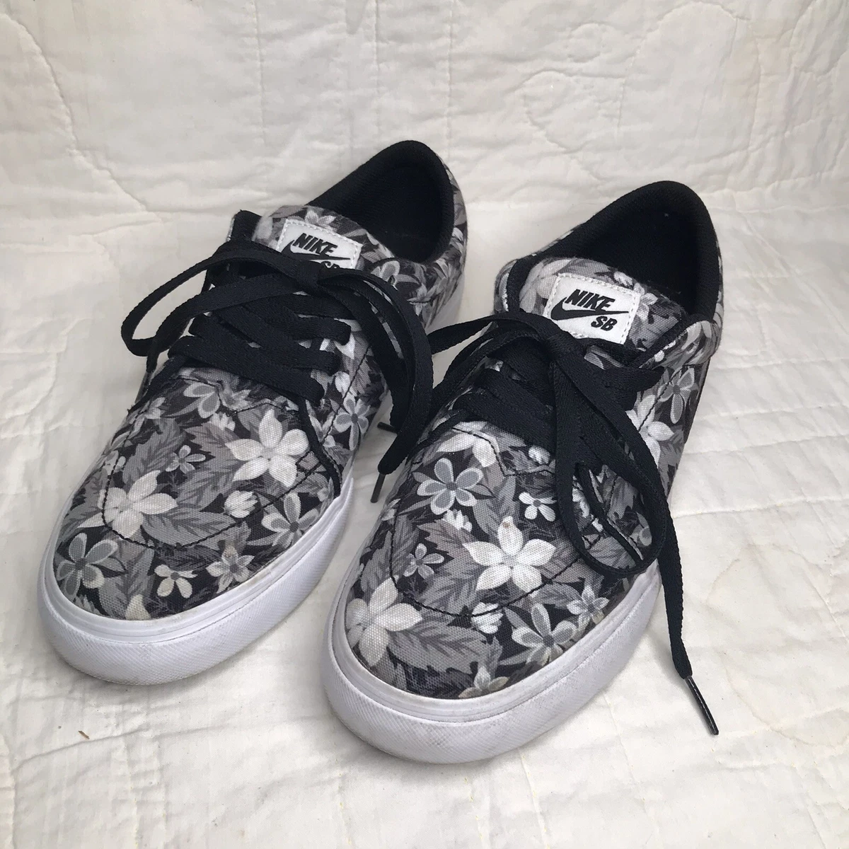 Nike sb satire best sale black