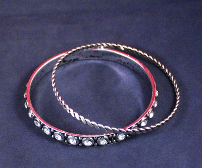 Elegant Plastic Black and Silver Color Bangle Bracelet Set  display picture 1