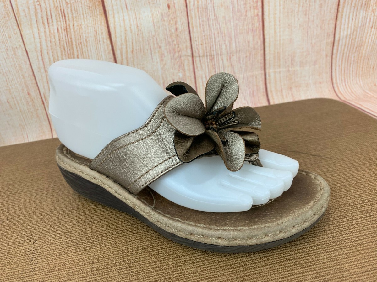 Clarks Artisan 31603 Metallic Gold Floral Wedge Sandals Size M