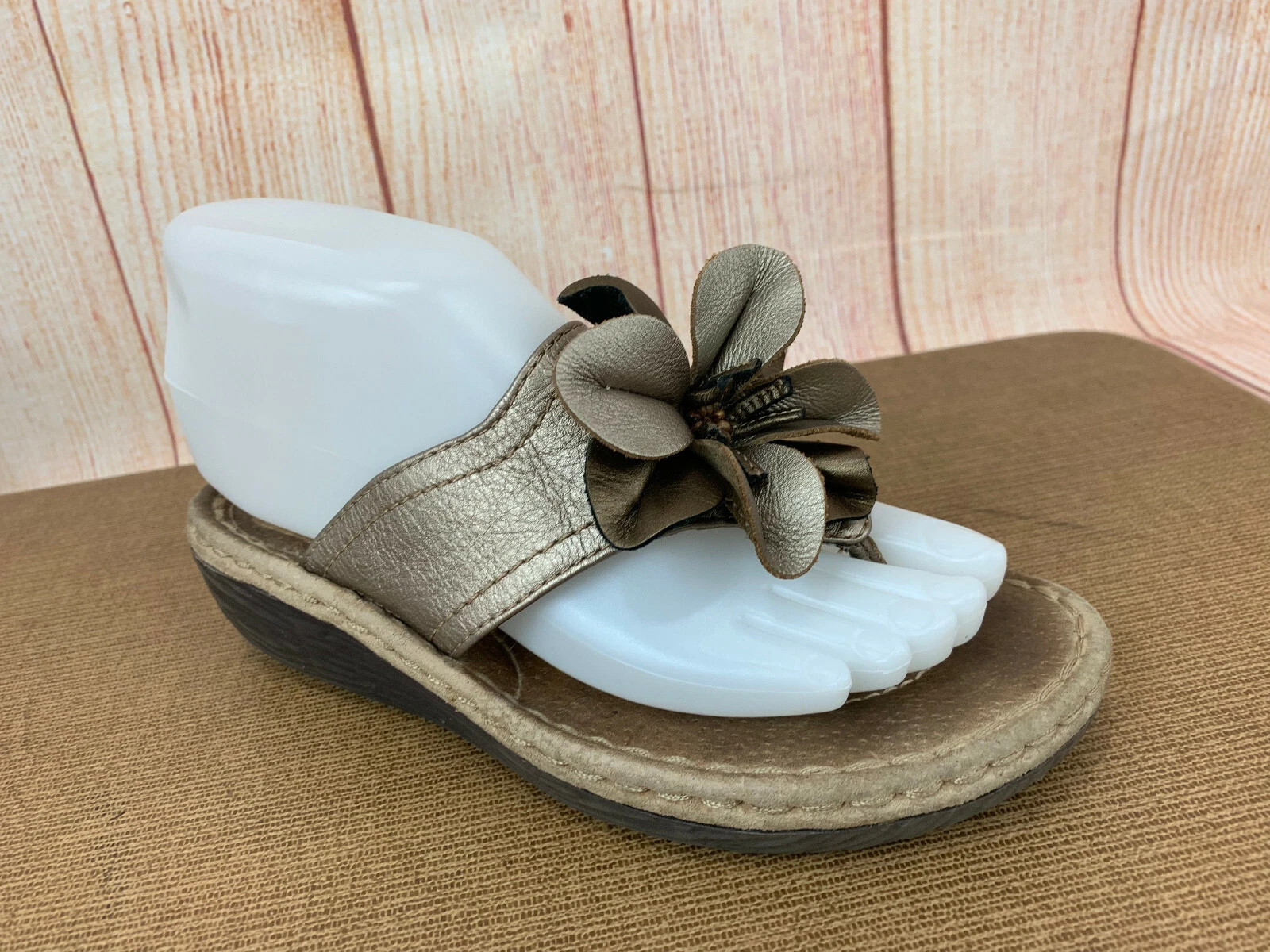 MBT Clarks Artisan 31603 Metallic G Floral Wedge Sandals Size 6.5 M B50(5)