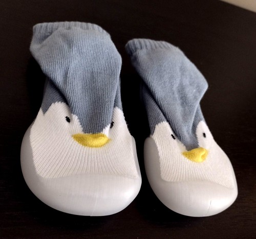 Kleinkind blau Pinguin rutschfeste Socken Schuhe - Bild 1 von 7