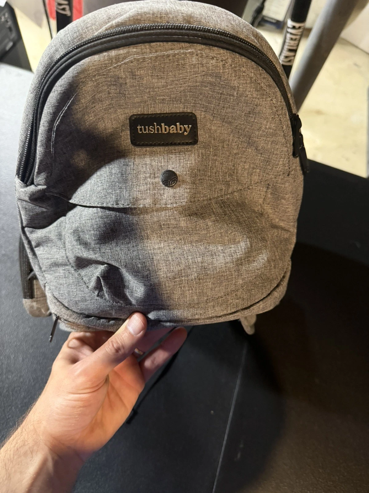 TushBaby Safety Certified Hip Seat Baby Toddler Carrier - Great Condition
