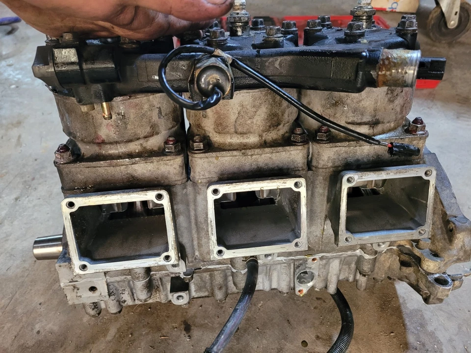 Двигатель Yamaha черный 2002-2006 SX Viper Mountain ER 700 OEM 8DF-15100-10-00 - Изображение 3 из 4