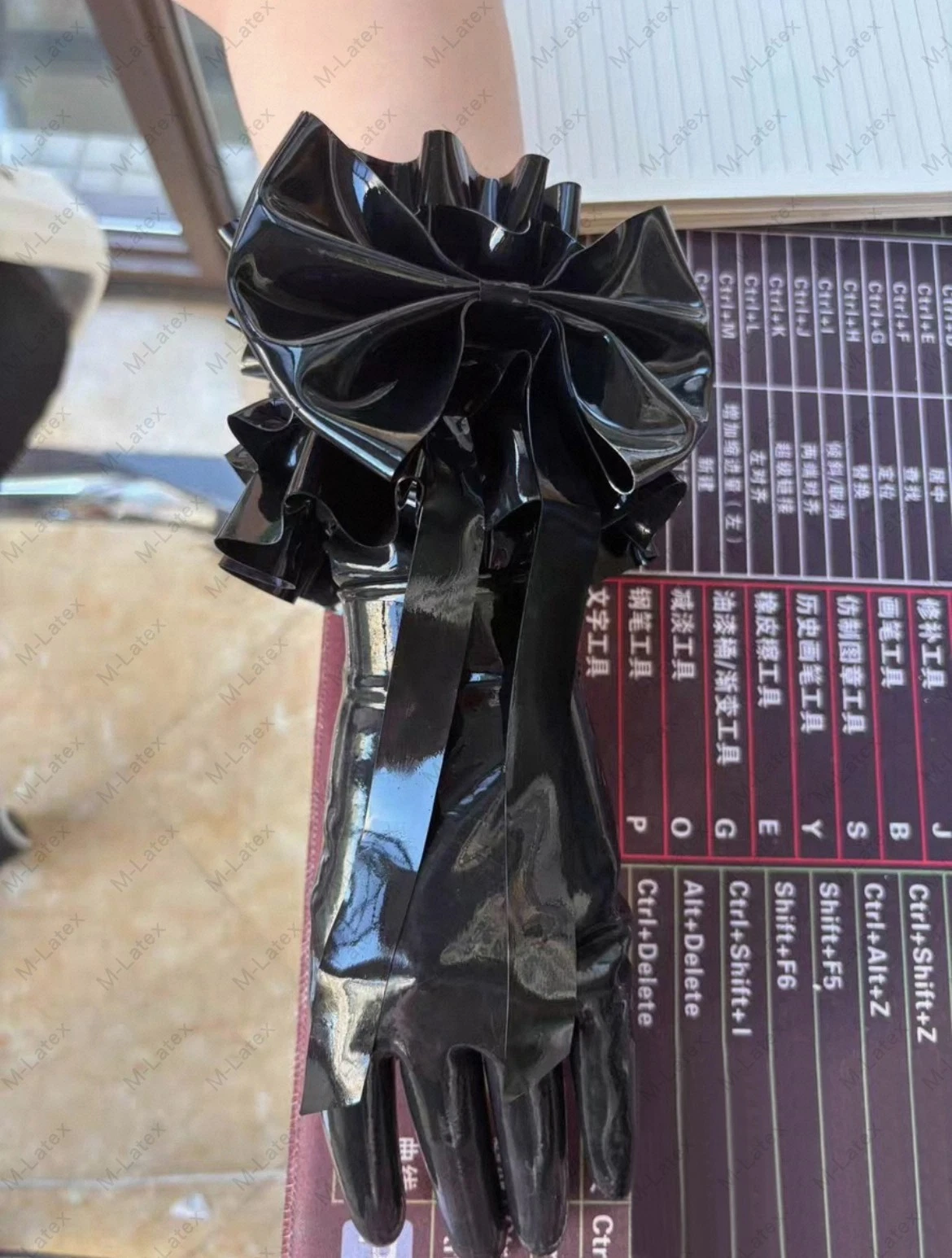 Latex Rubber Gummi maid ruffles wrist Gloves mittens bow customized 0.4mm #1428
Opens in a new windo