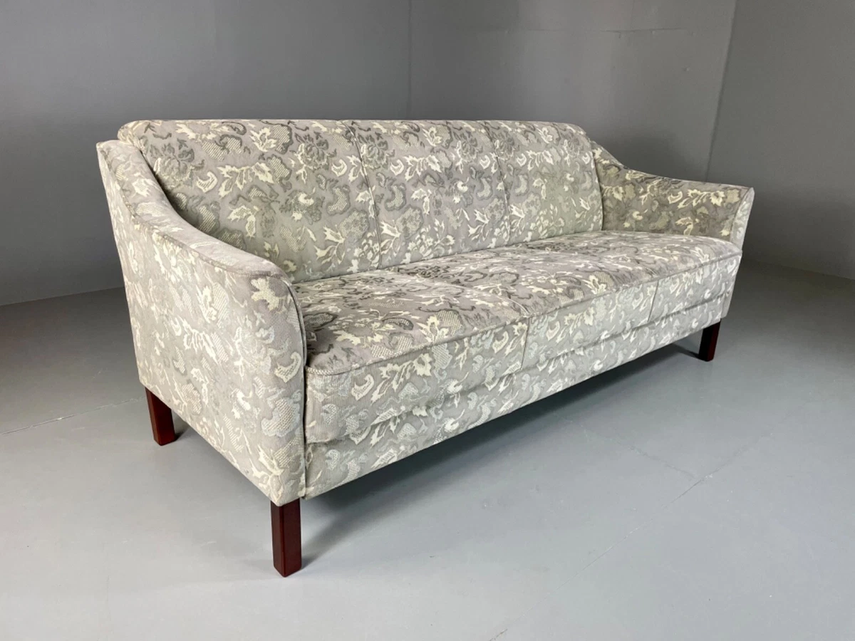 Vintage floral sofa outlet